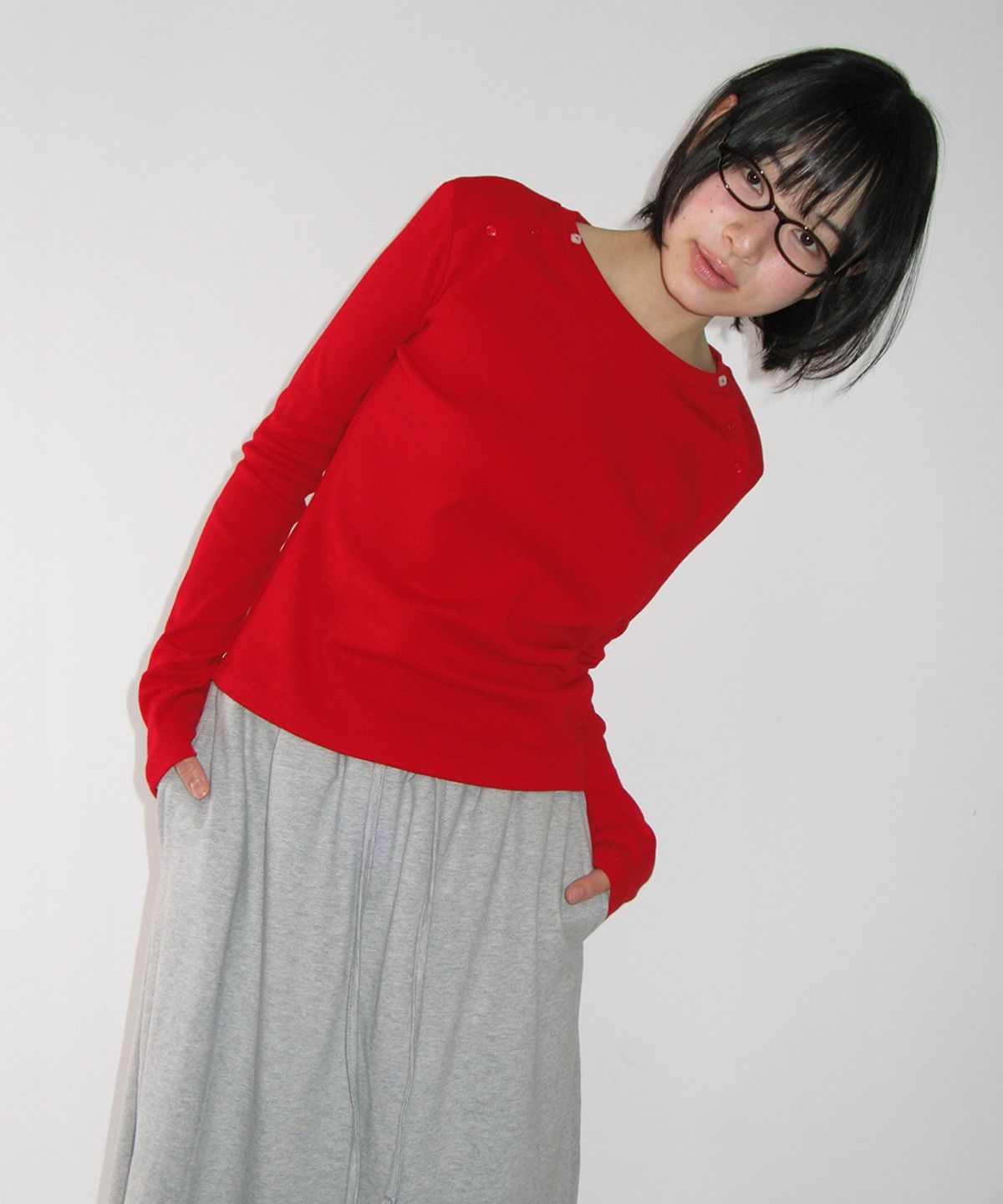 론론(RONRON) BUTTON SHOULDER SLIM FIT LONG SLEEVE RED