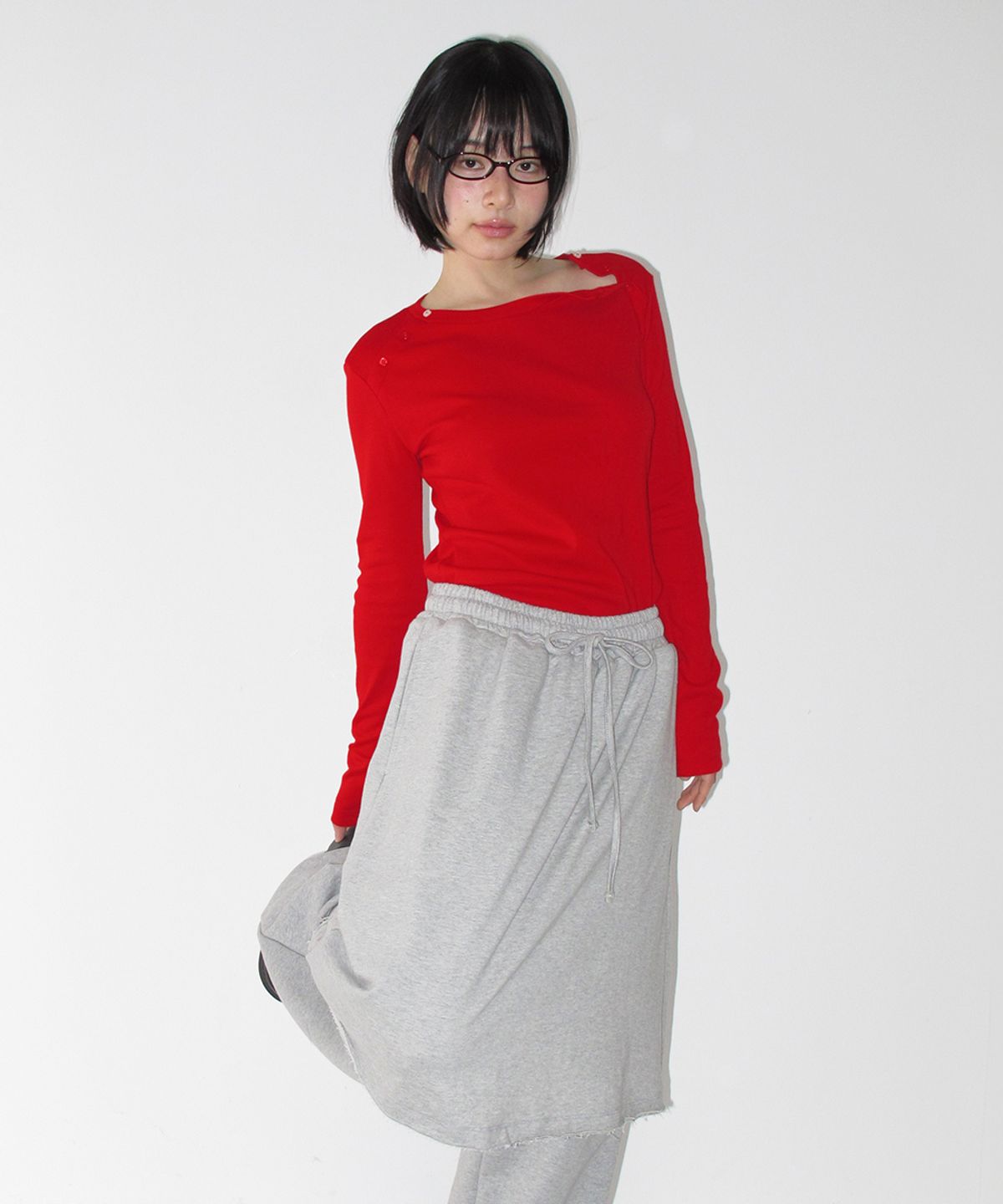 론론(RONRON) BUTTON SHOULDER SLIM FIT LONG SLEEVE RED