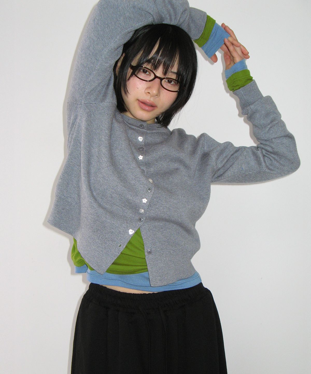 론론(RONRON) DECORATIVE BUTTON KNIT CARDIGAN GREY