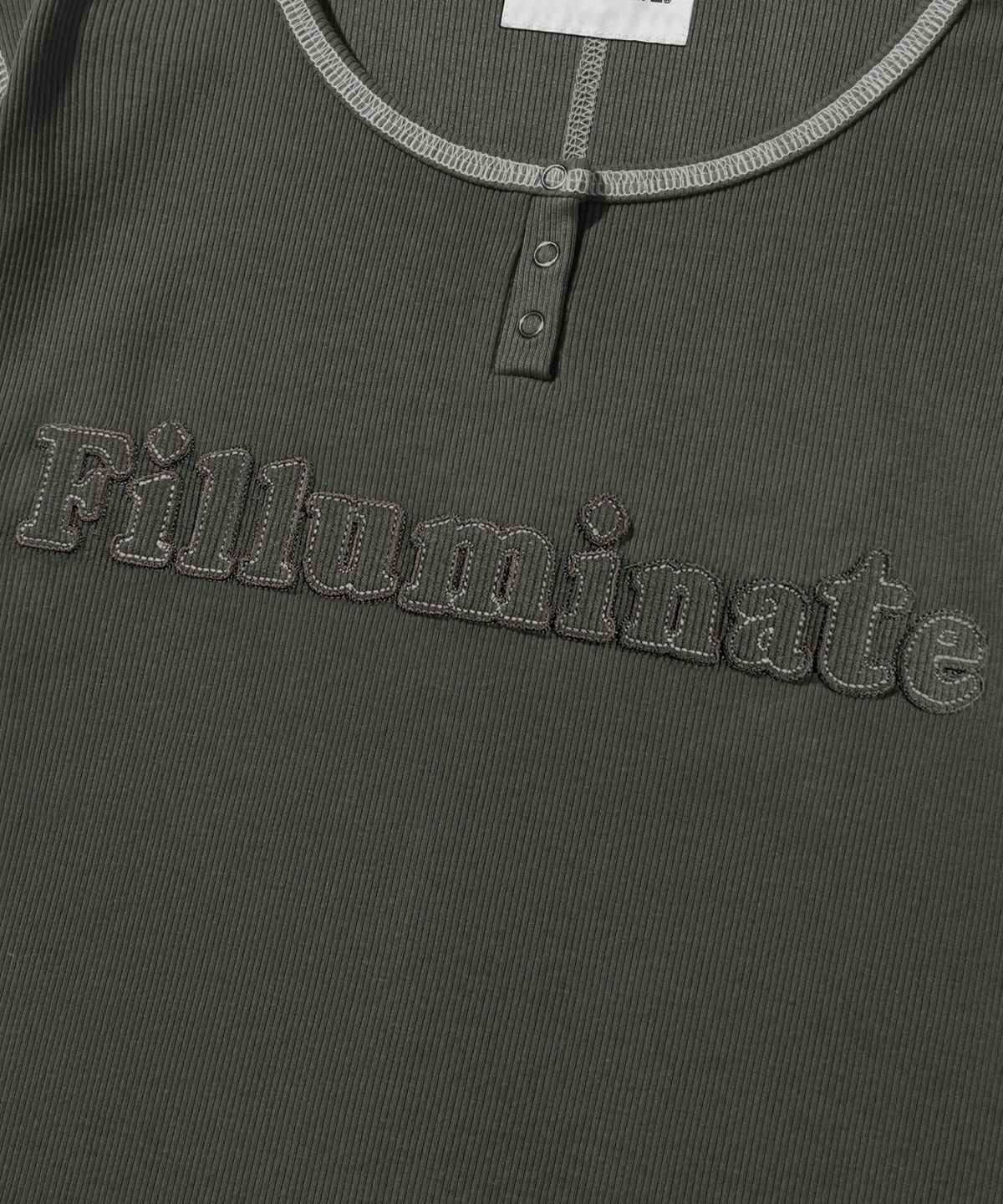 필루미네이트(FILLUMINATE) (W) 리브드 버튼 롱슬리브-차콜