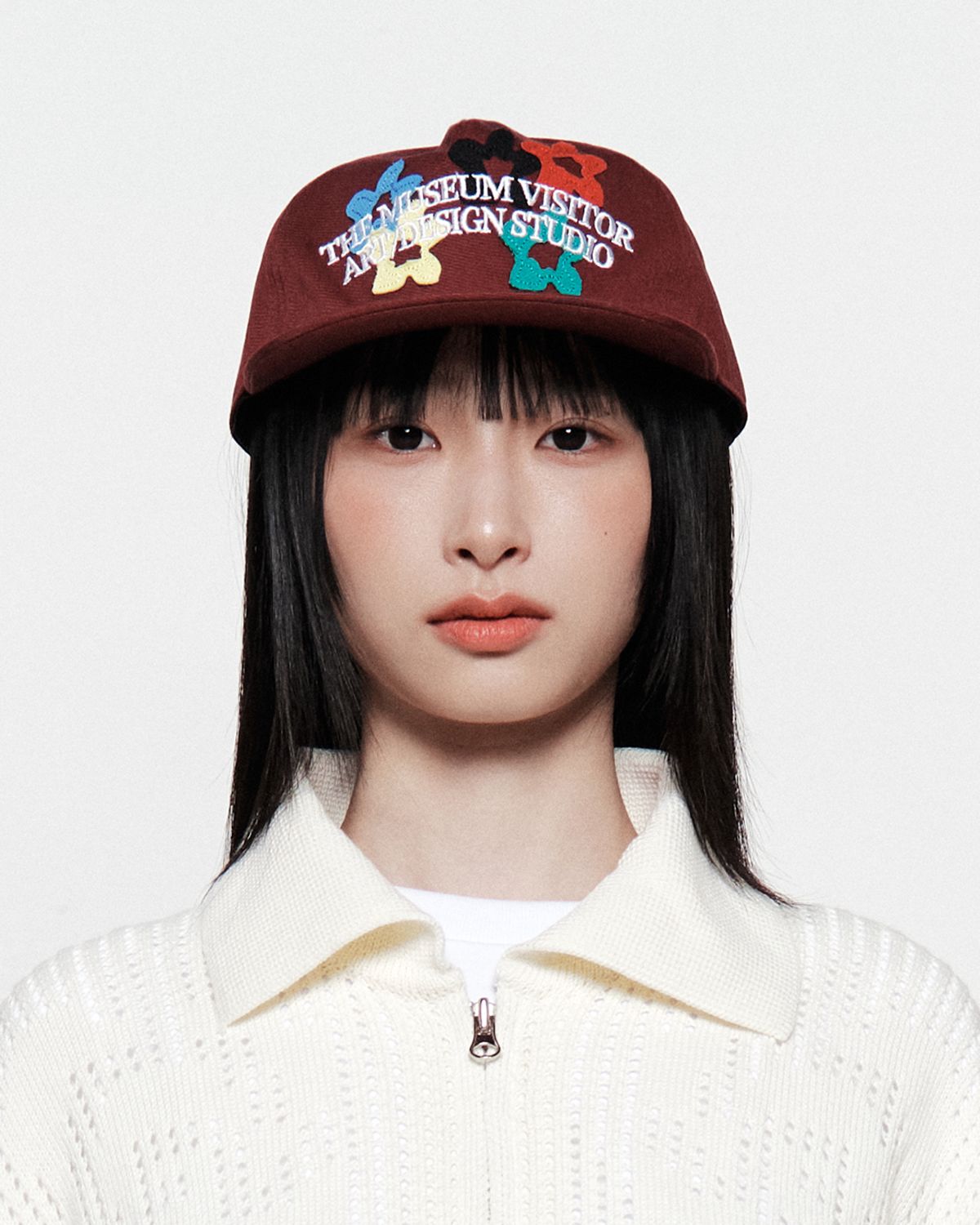 더뮤지엄비지터(THEMUSEUMVISITOR) FIVE FLOWER ARCH LOGO BALL CAP (WINE)