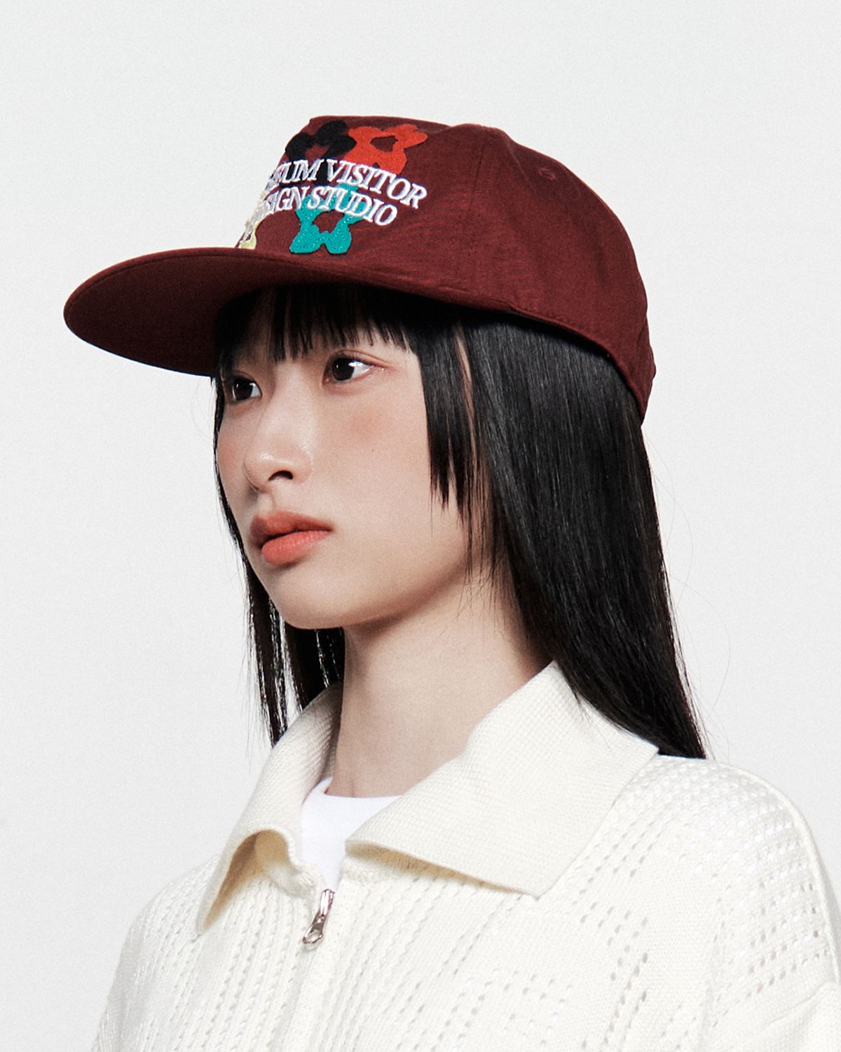 더뮤지엄비지터(THEMUSEUMVISITOR) FIVE FLOWER ARCH LOGO BALL CAP (WINE)