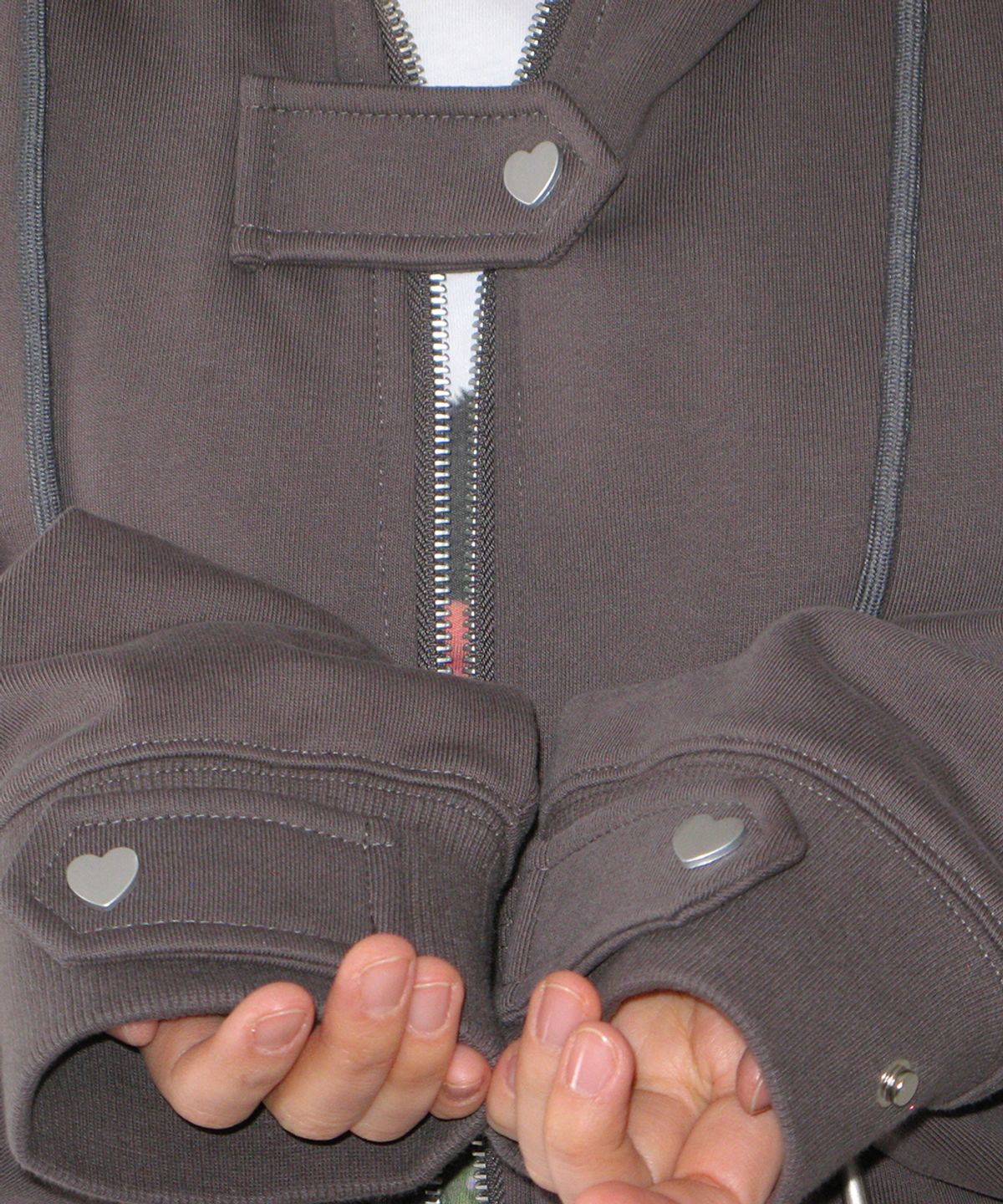 론론(RONRON) HEART SNAP HOODIE ZIP UP CHARCOAL