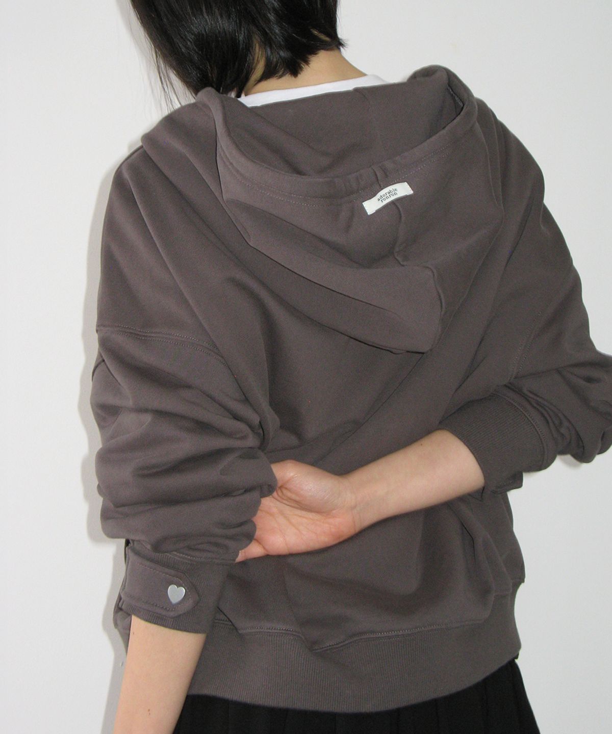 론론(RONRON) HEART SNAP HOODIE ZIP UP CHARCOAL