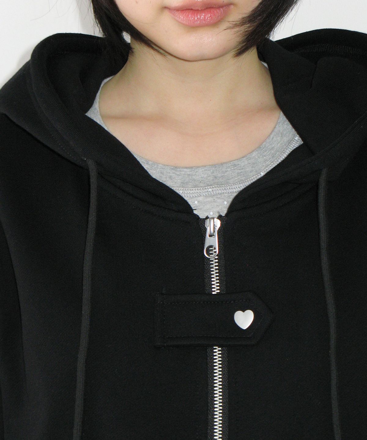 론론(RONRON) HEART SNAP HOODIE ZIP UP BLACK