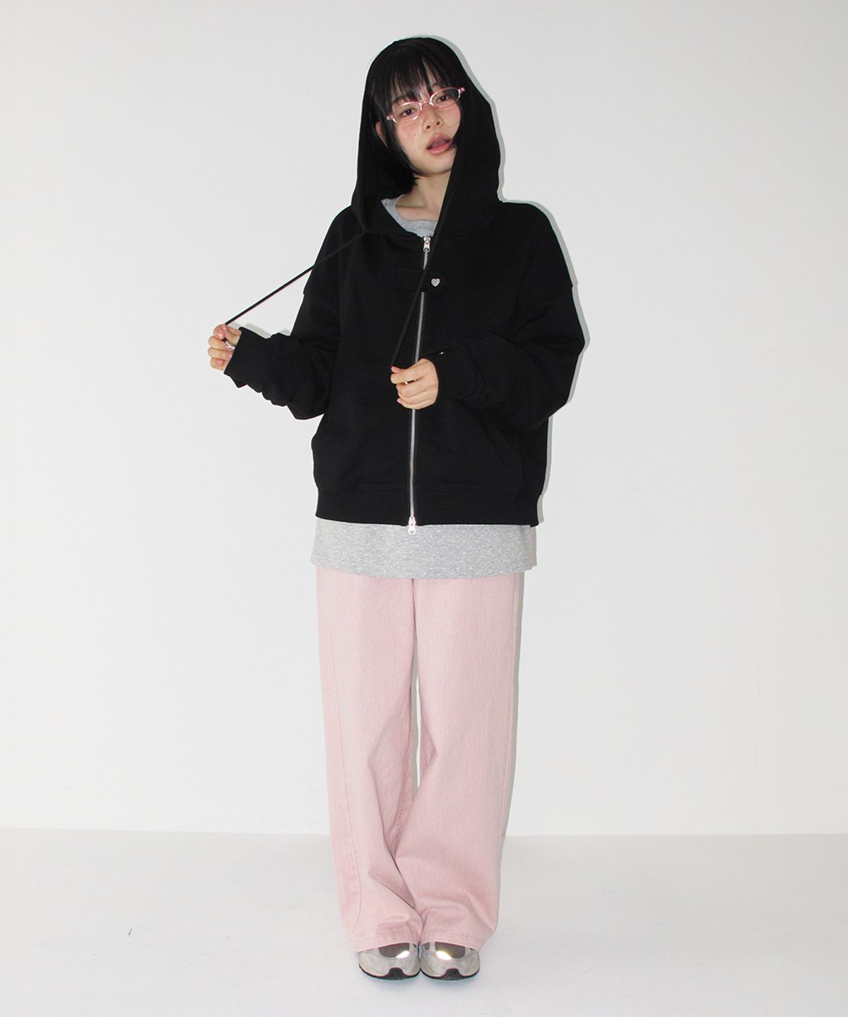 론론(RONRON) HEART SNAP HOODIE ZIP UP BLACK
