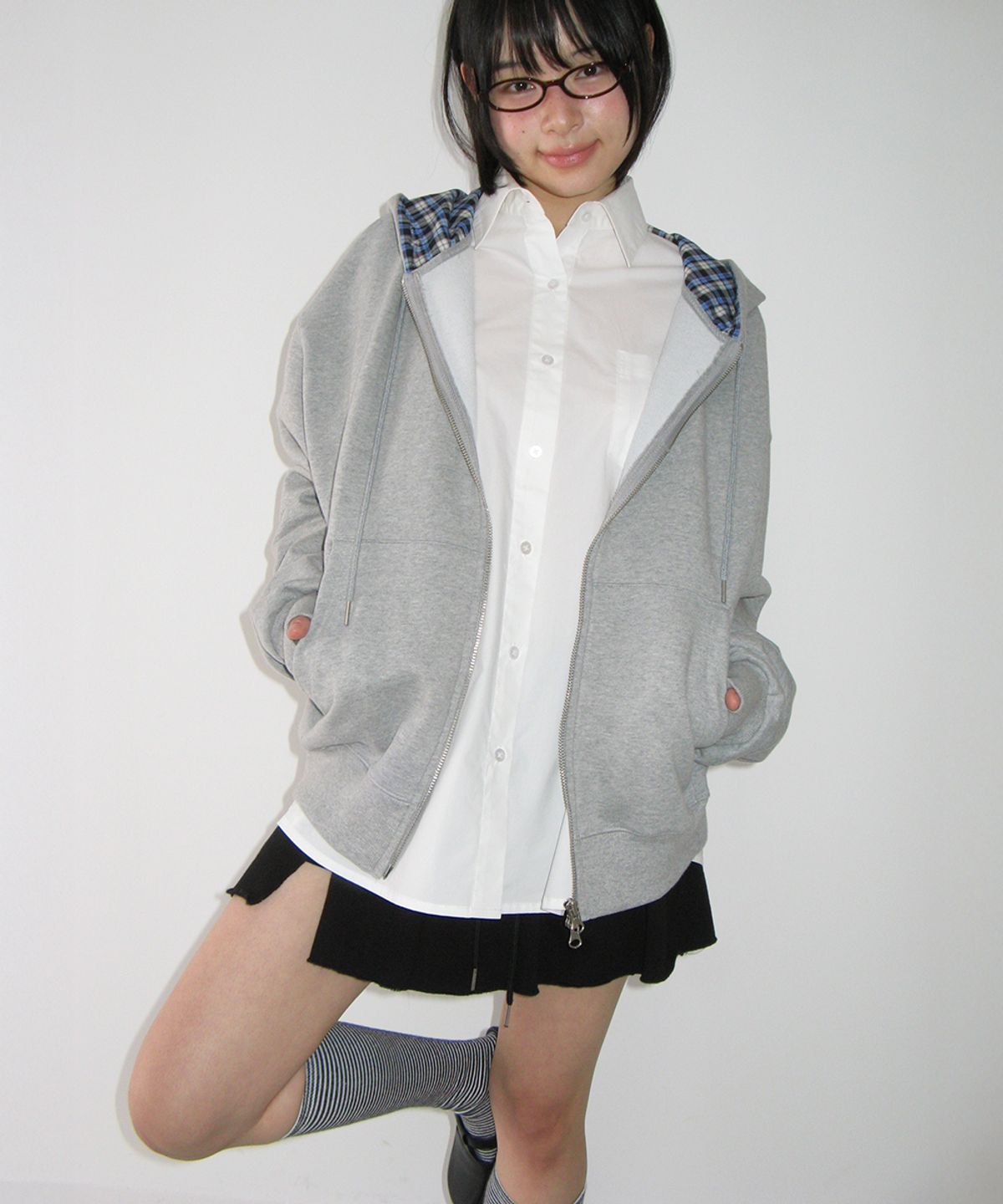 론론(RONRON) CHECK PATCH HOODIE ZIP UP GREY