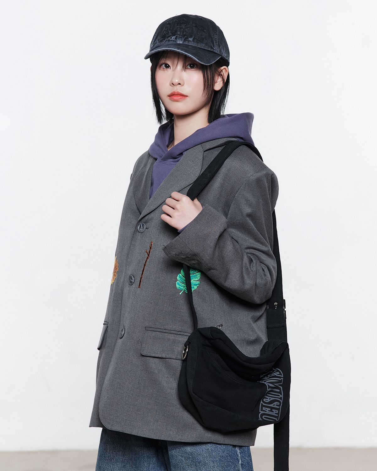 더뮤지엄비지터(THEMUSEUMVISITOR) KANGAROO POCKET MINI CROSS BAG (BLACK)
