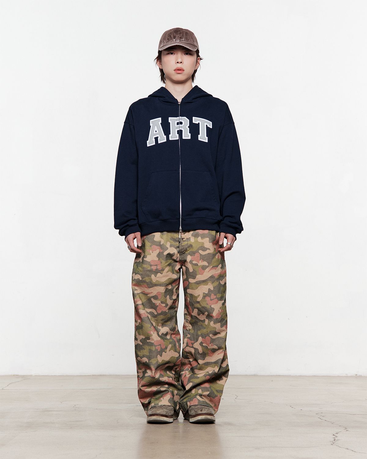 더뮤지엄비지터(THEMUSEUMVISITOR) WASHED BUTTON FLY WORK PANTS (CAMO)