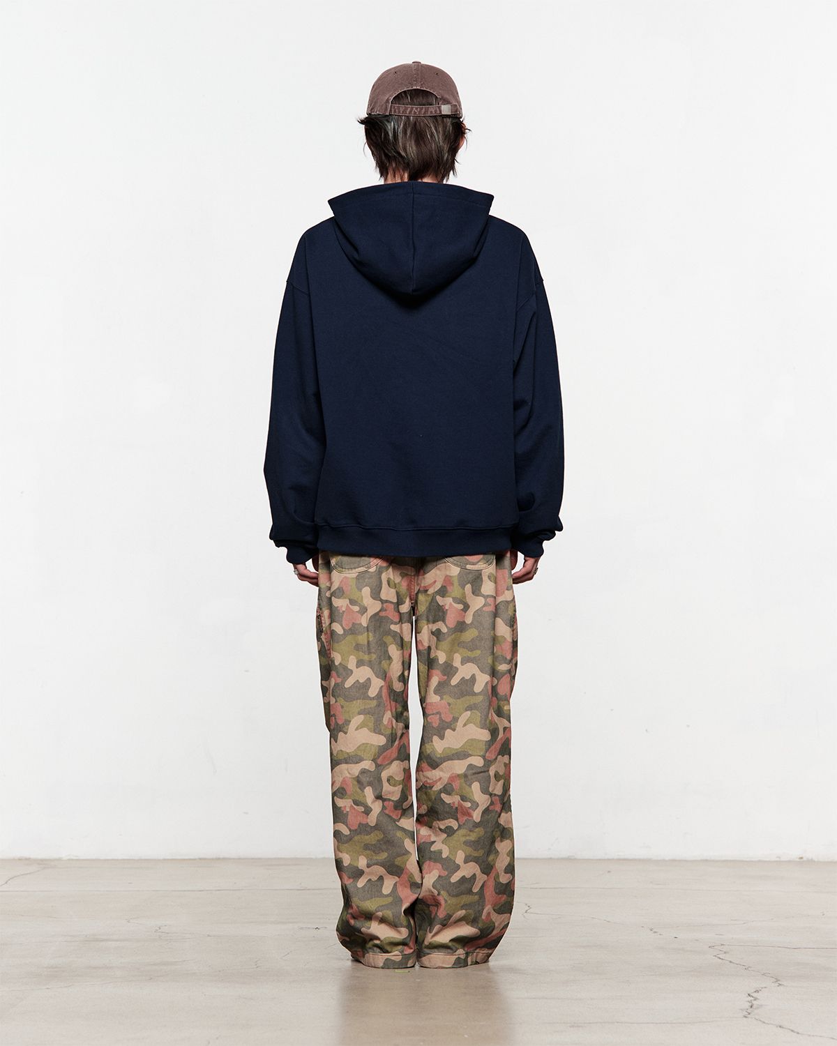 더뮤지엄비지터(THEMUSEUMVISITOR) WASHED BUTTON FLY WORK PANTS (CAMO)