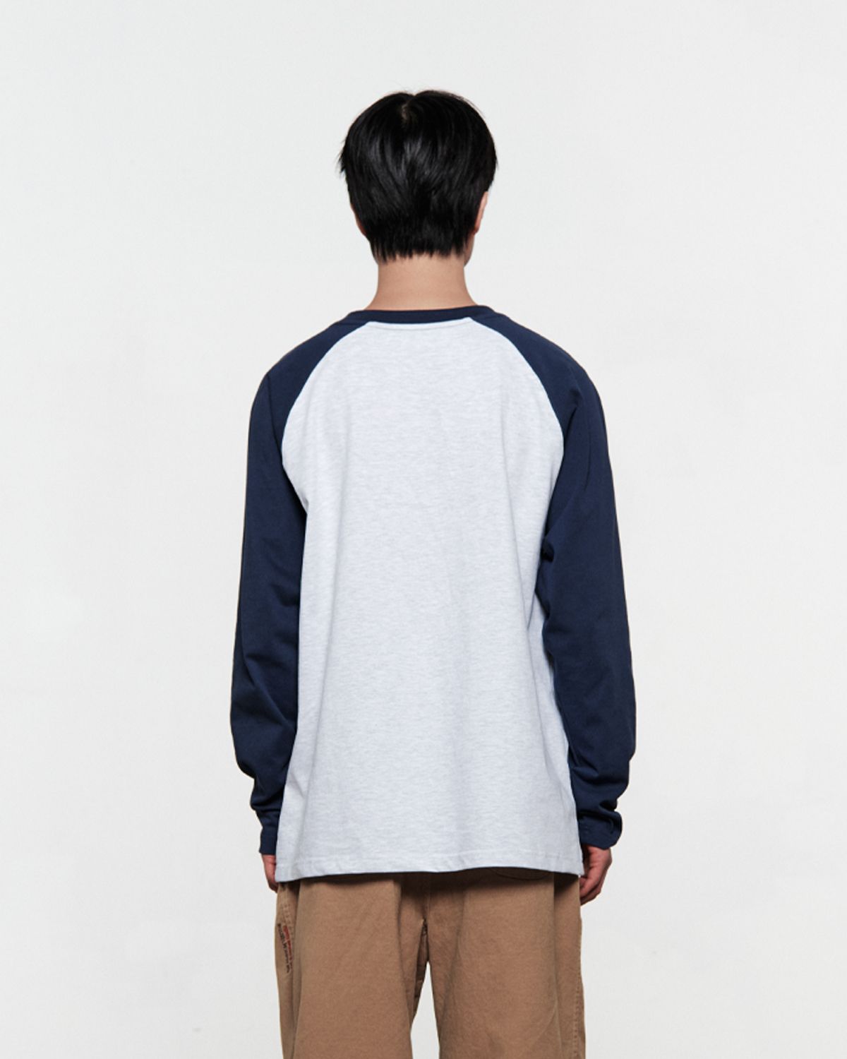 더뮤지엄비지터(THEMUSEUMVISITOR) HEART SPRAY PRINTED RAGLAN LONG SLEEVE (NAVY)