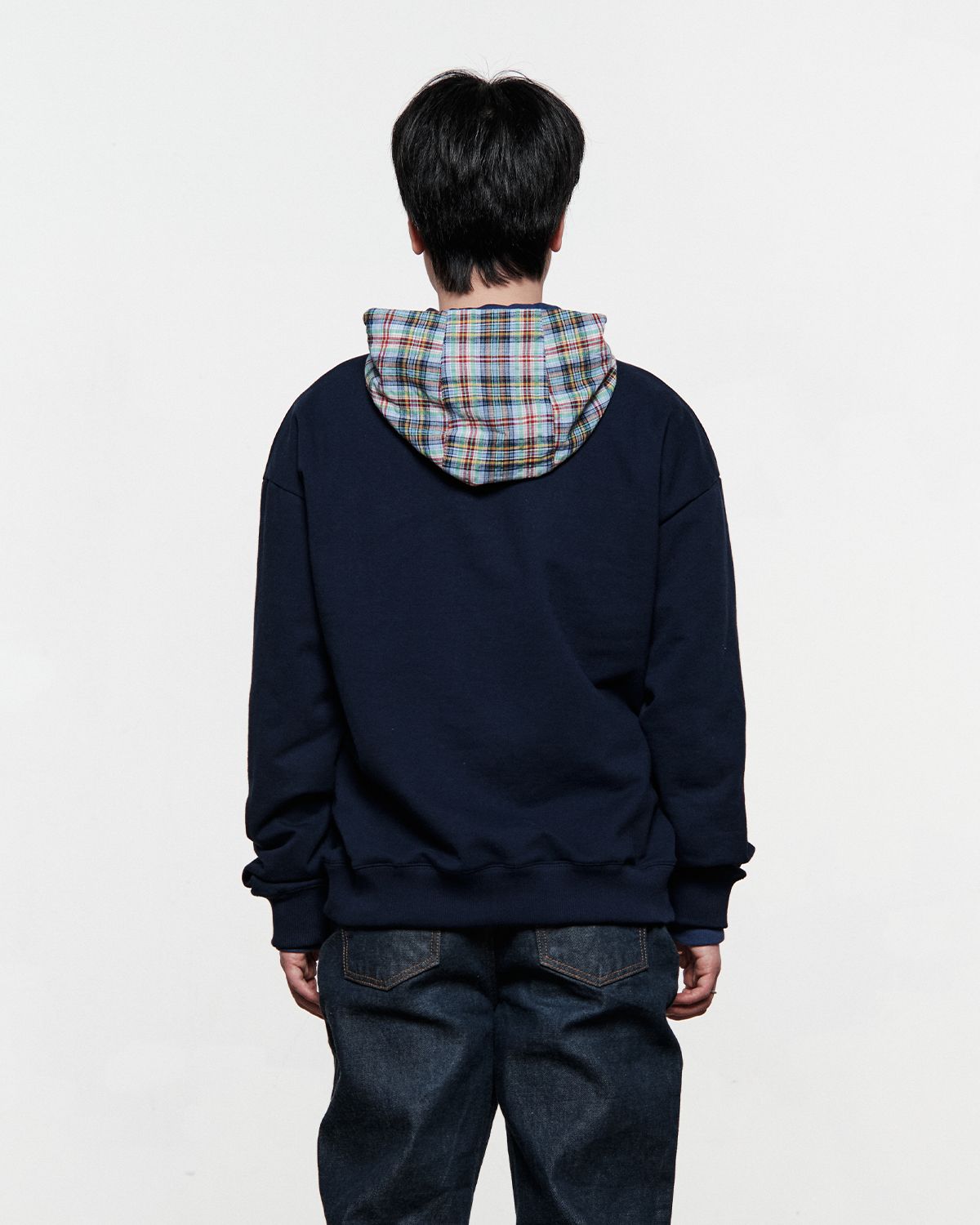 더뮤지엄비지터(THEMUSEUMVISITOR) TYPOGRPHIC ARTWORK SWEATSHIRT (NAVY)