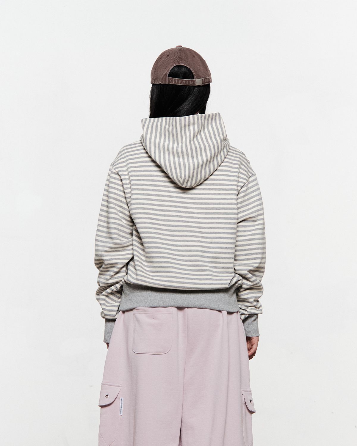 더뮤지엄비지터(THEMUSEUMVISITOR) ART LOVE STRIPE SWEAT HOODIE (GREY)