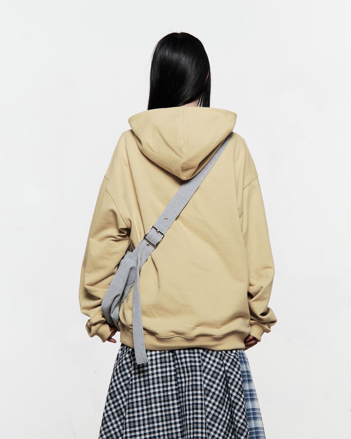 더뮤지엄비지터(THEMUSEUMVISITOR) MUSEUM ARCH LOGO SWEAT HOODIE (LEMON)