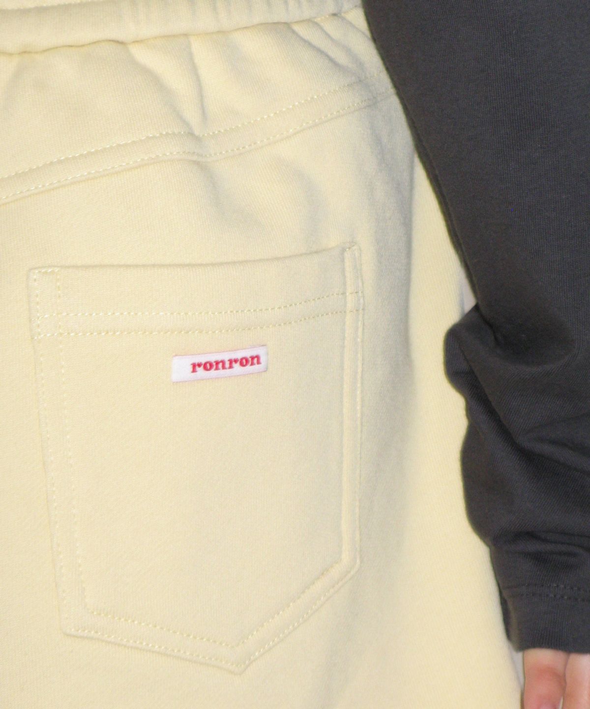 론론(RONRON) SKIRT LAYERED SWEAT PANTS SOFT YELLOW