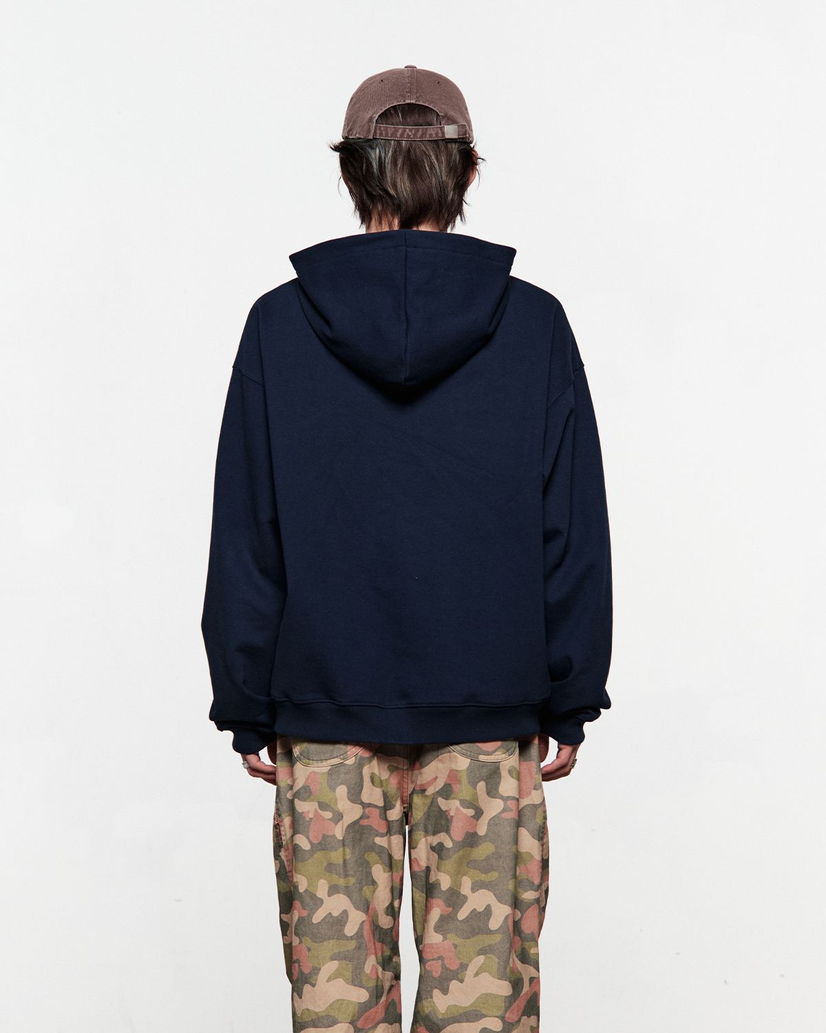 더뮤지엄비지터(THEMUSEUMVISITOR) ART APPLIQUE HOODIE ZIP UP (NAVY)