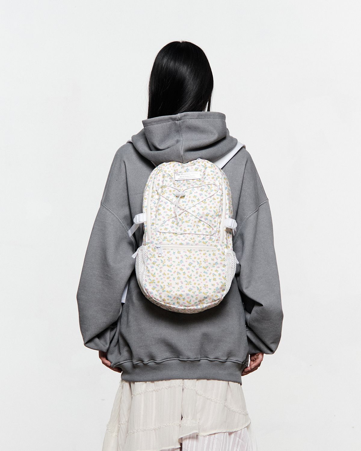 더뮤지엄비지터(THEMUSEUMVISITOR) SYMBOL EMBROIDERED HOODIE ZIP UP (MELANGE GREY)