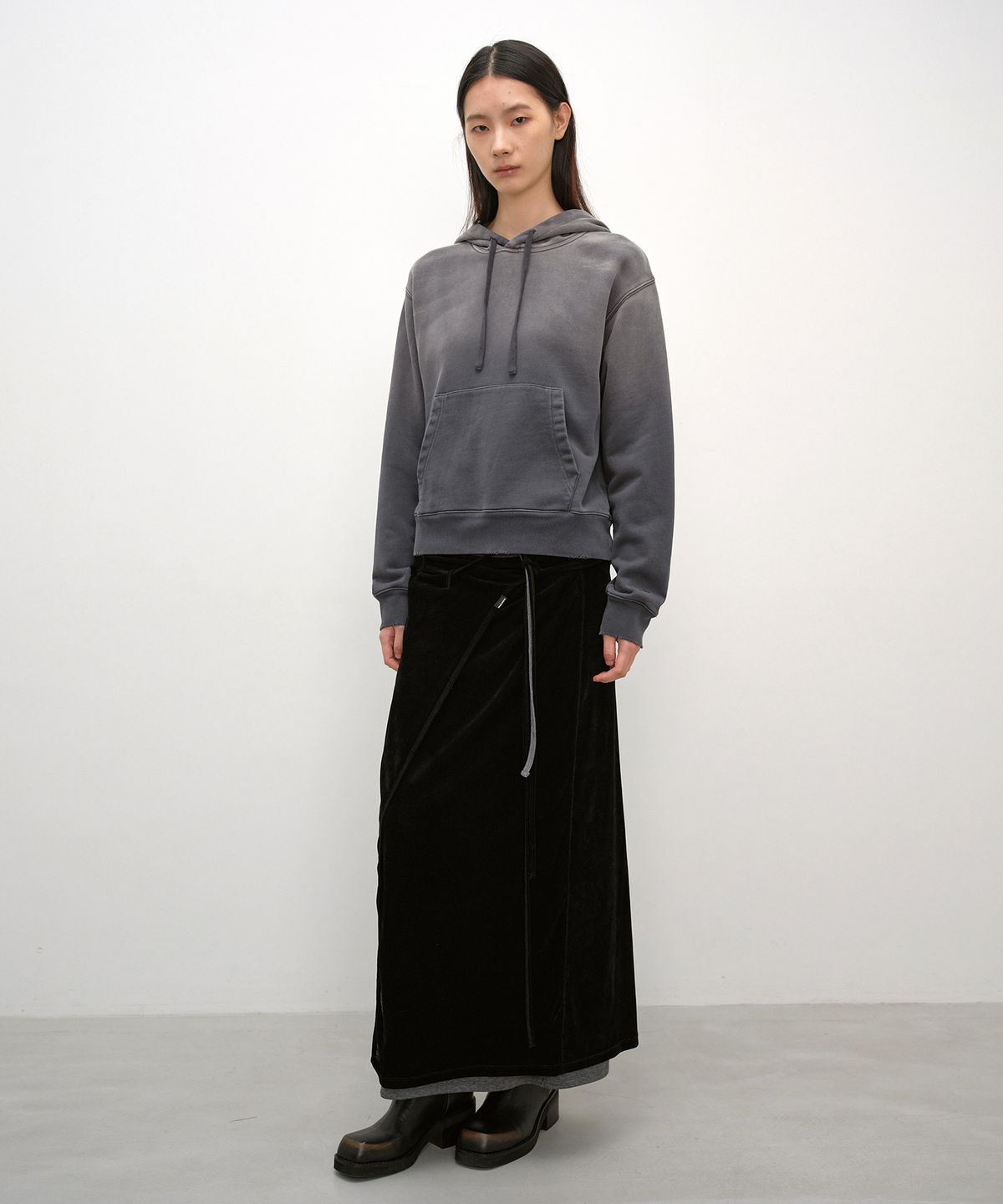 인사일런스 우먼(INSILENCE WOMEN) 워시드 컬러 소프트 후디 CHARCOAL