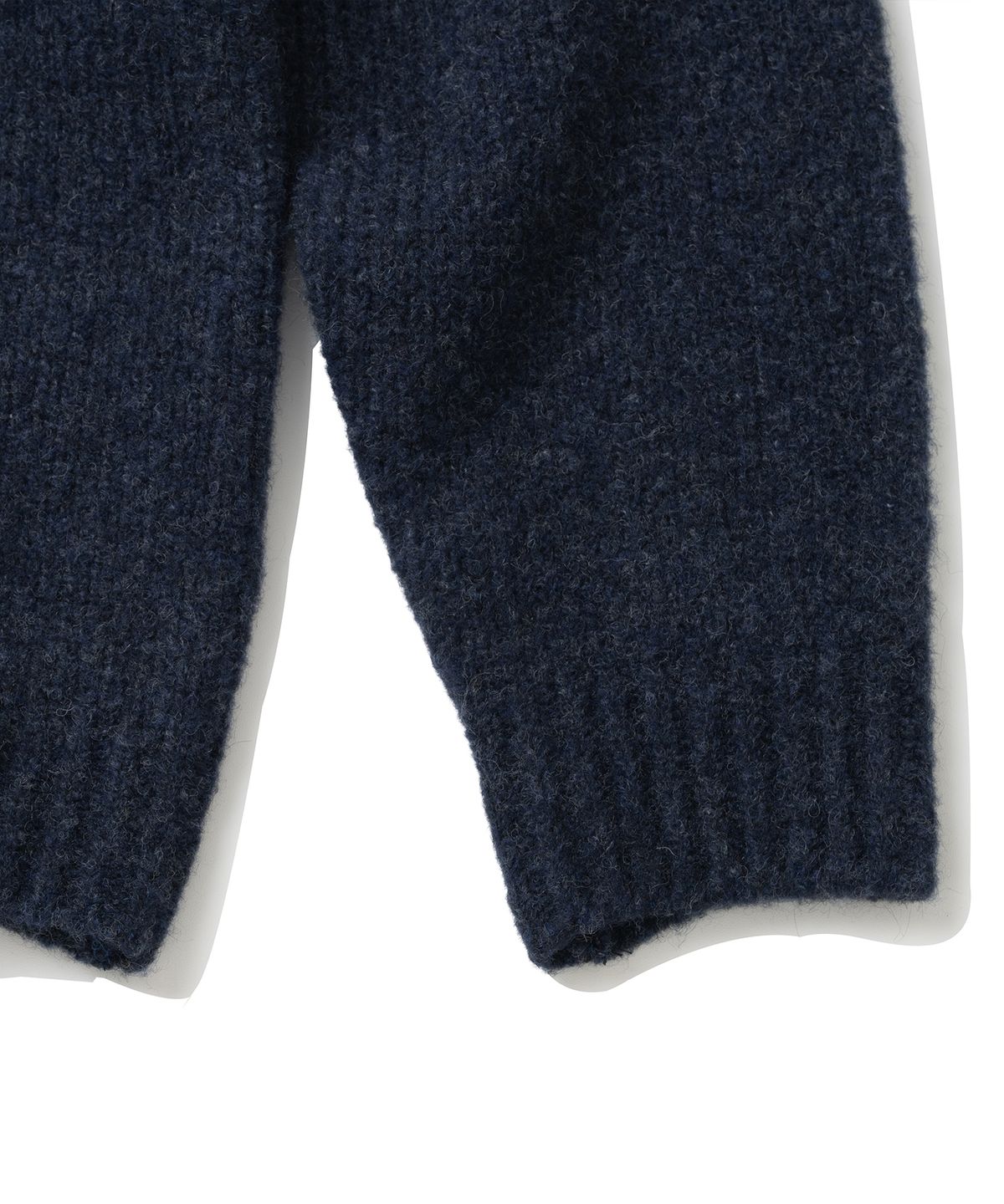 니티드(KNITTED) (UNISEX)부클 래글런 크롭 라운드 니트 NAVY