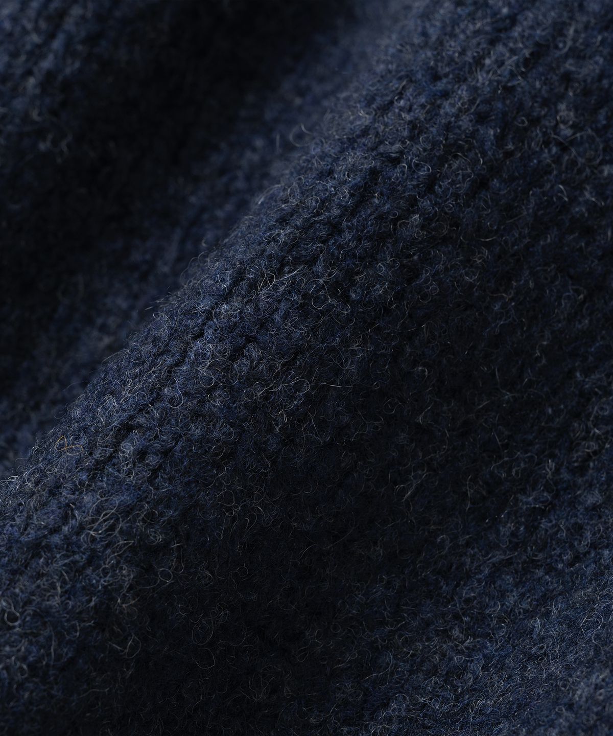 니티드(KNITTED) (UNISEX)부클 래글런 크롭 라운드 니트 NAVY
