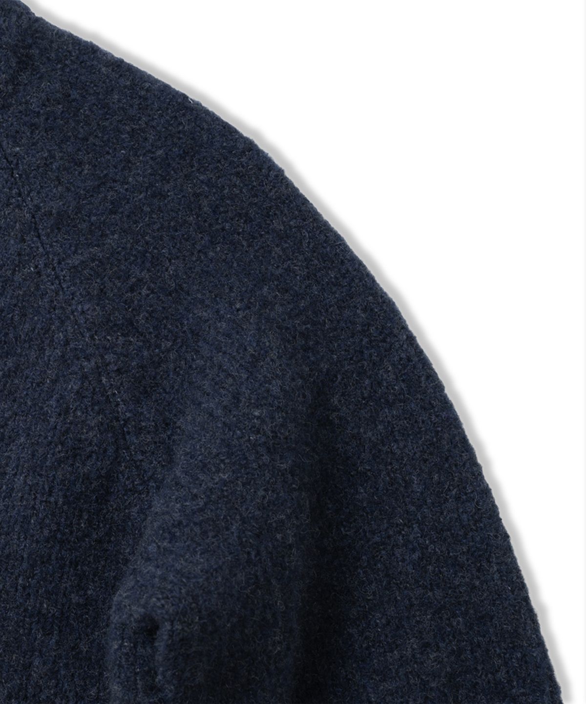 니티드(KNITTED) (UNISEX)부클 래글런 크롭 라운드 니트 NAVY