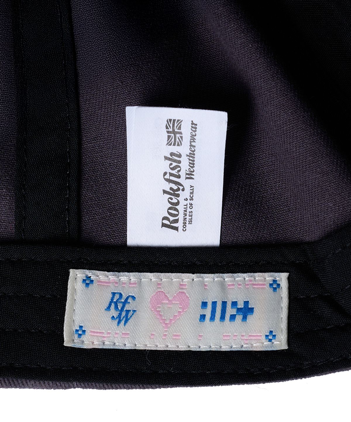 락피쉬웨더웨어(ROCKFISH WEATHERWEAR) [× ILLIT] PATCHWORK CAP - DARK GREY
