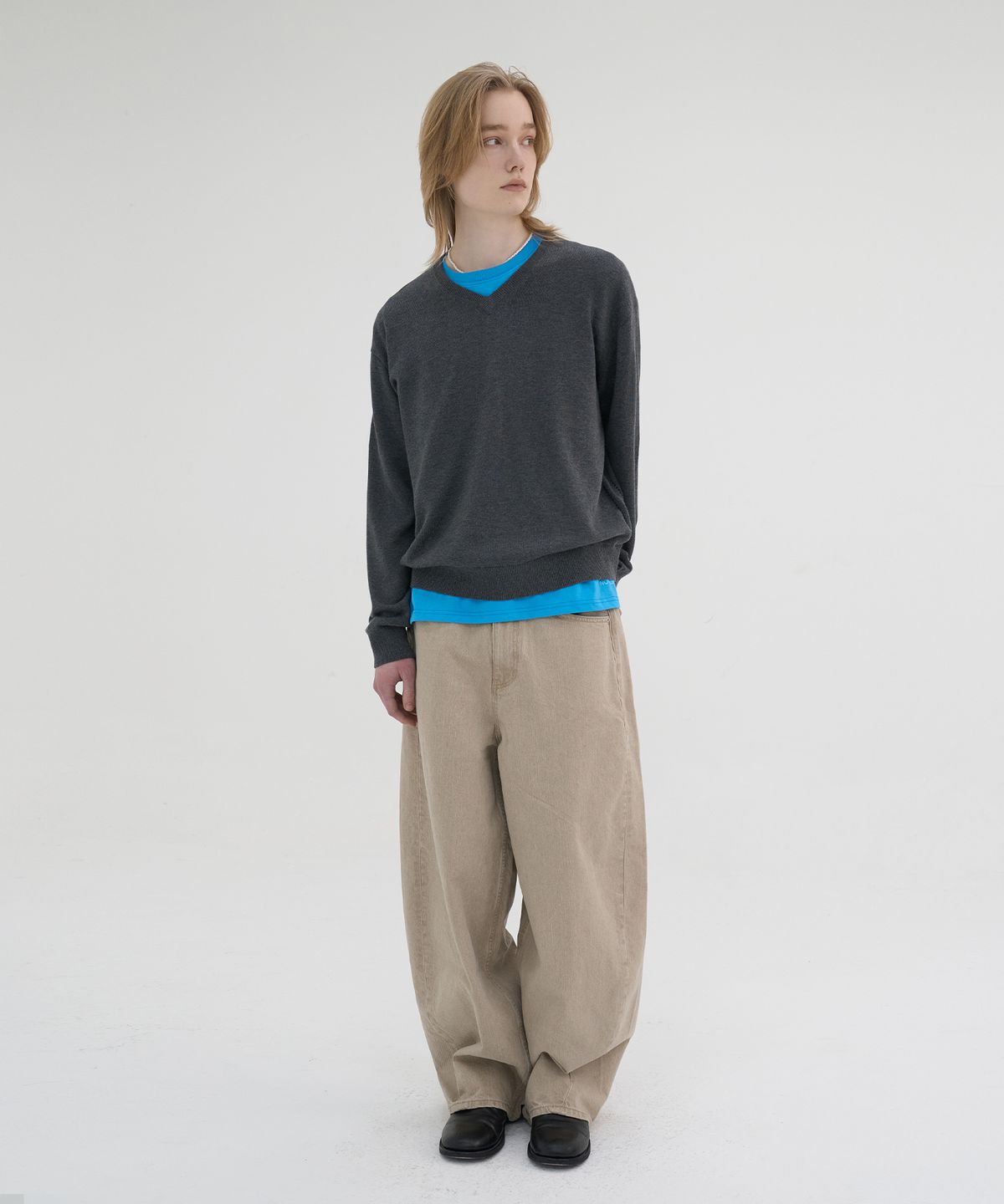 노운(NOUN) crop V neck knit (charcoal)