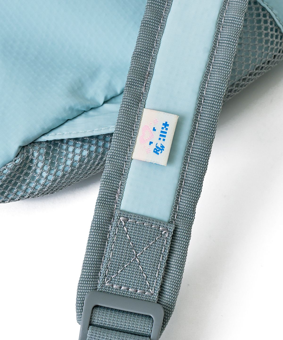 락피쉬웨더웨어(ROCKFISH WEATHERWEAR) [× ILLIT] FLAP BACKPACK - SKY BLUE