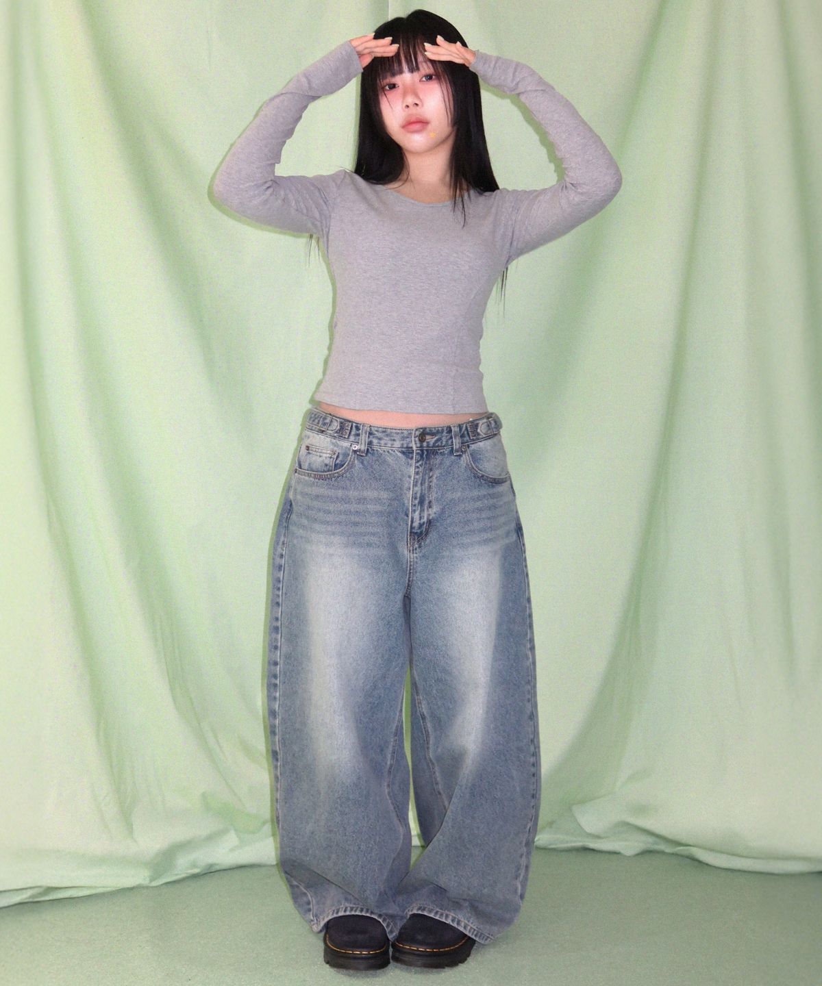 레더리(LEATHERY) [레더리X아네딘] 슬림핏 브이넥 리브드 롱슬리브 [MELANGE]