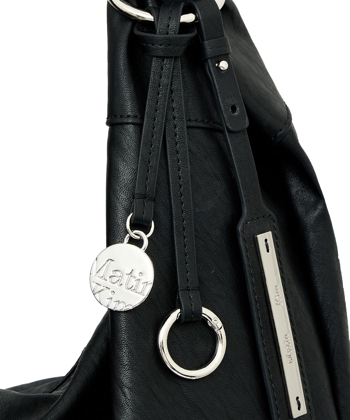 마뗑킴(MATIN KIM) TWIST HANDLE SMALL HOBO BAG IN BLACK