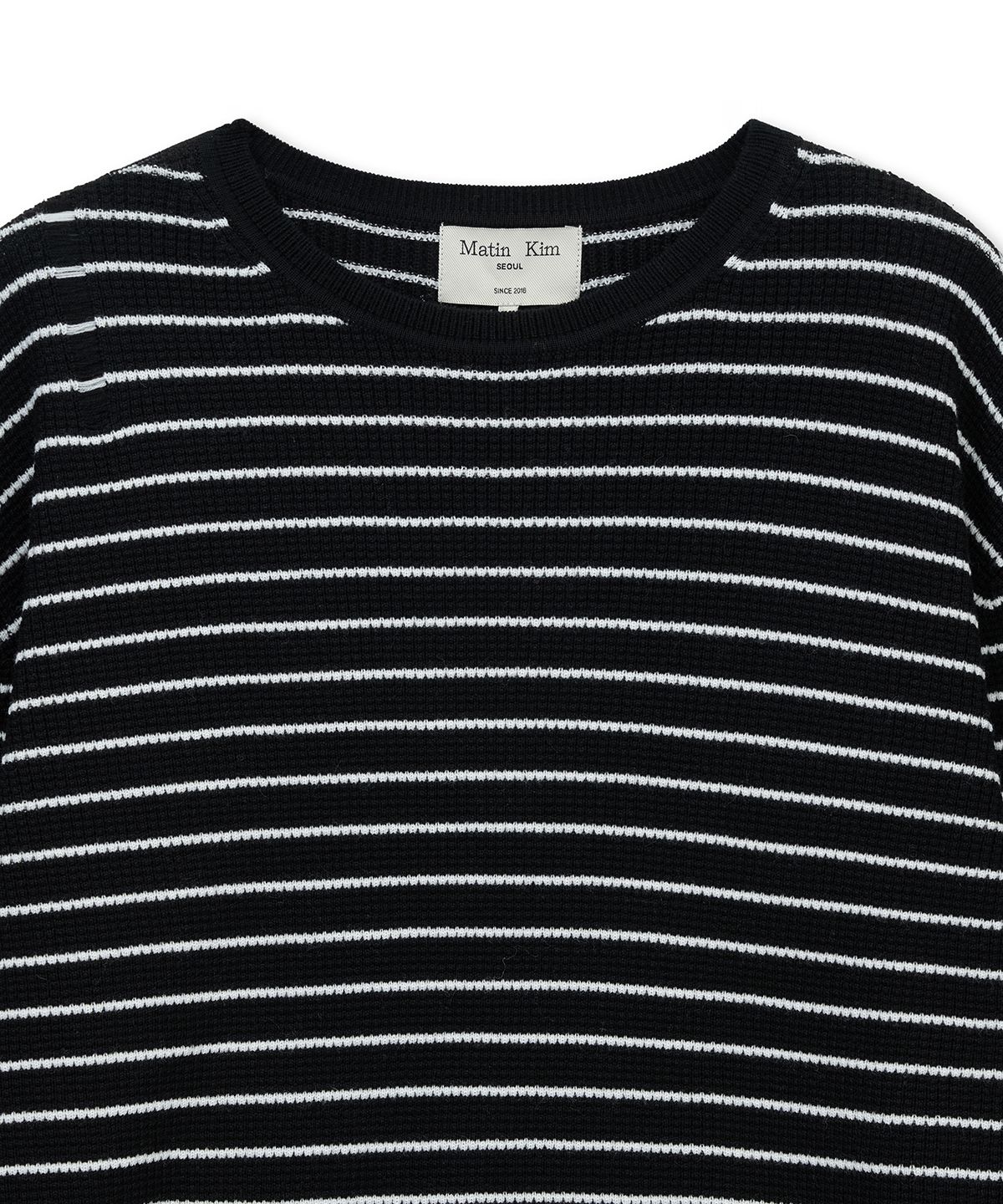 마뗑킴(MATIN KIM) STRIPE DAMAGED LOOSE PULLOVER IN BLACK