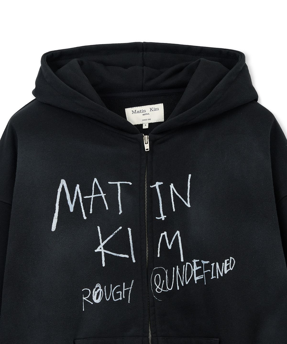 마뗑킴(MATIN KIM) VINTAGE WASHED GRAFFITI HOODY ZIP UP IN BLACK