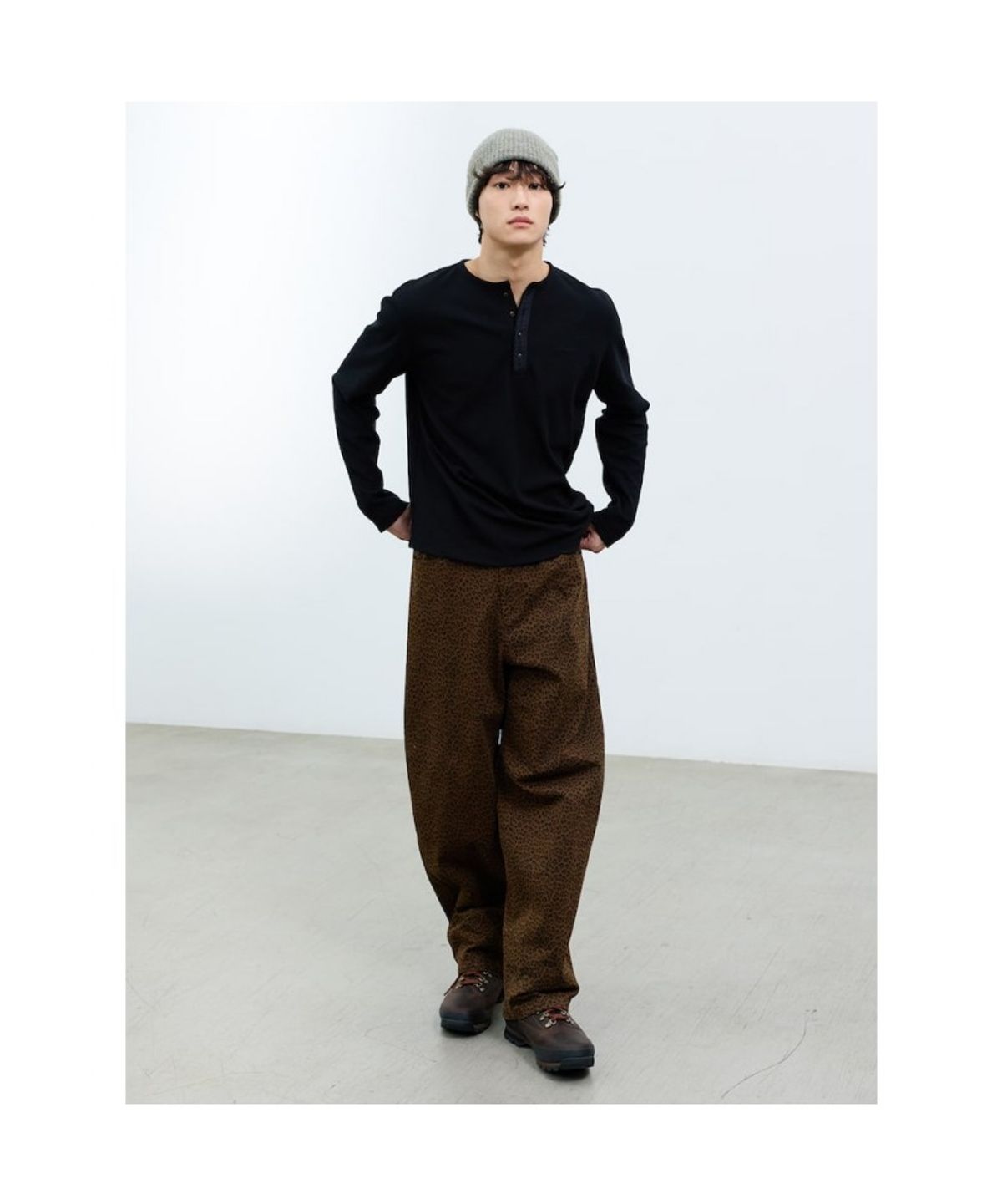 샌드 사운드(SAND SOUND) (UNISEX) 트위스티드 와플 헨리넥 롱슬리브 티셔츠 블랙