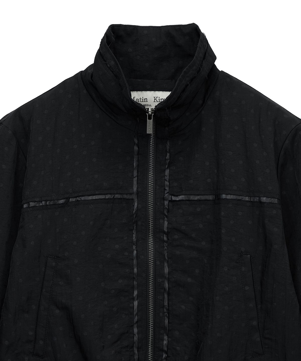 마뗑킴(MATIN KIM) CROPPED EMBROIDERY BACK LOGO JUMPER IN STRONG BLACK