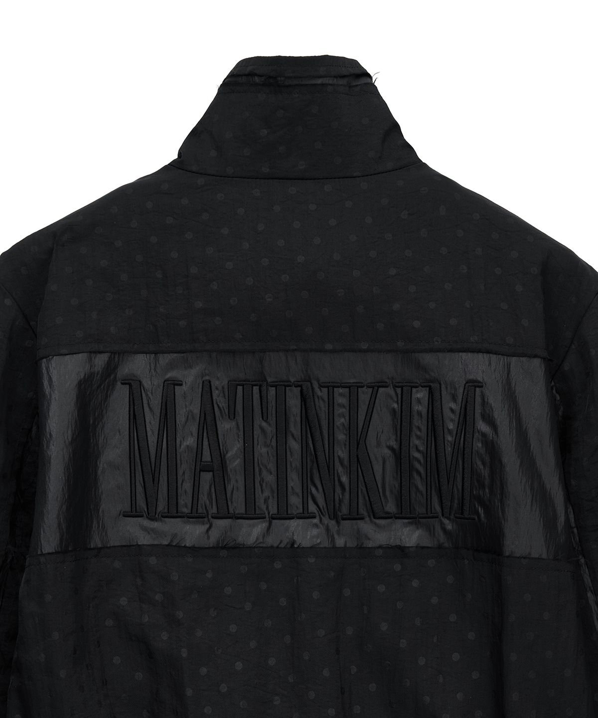 마뗑킴(MATIN KIM) CROPPED EMBROIDERY BACK LOGO JUMPER IN STRONG BLACK