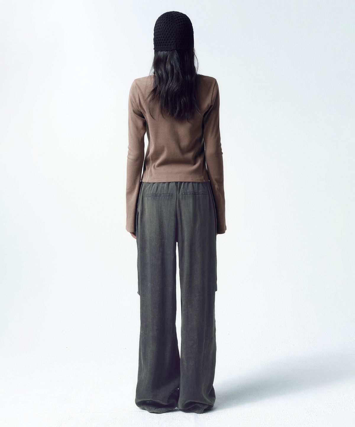 인사일런스 우먼(INSILENCE WOMEN) 레이스업 롱슬리브 BROWN