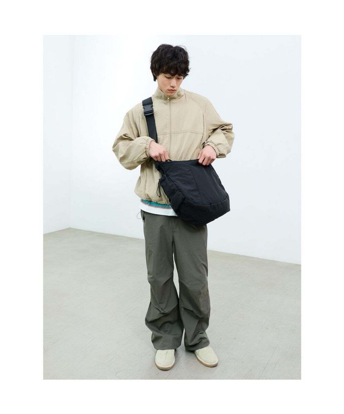 샌드 사운드(SAND SOUND) (UNISEX) 쿠션 크로스 백 라지 블랙