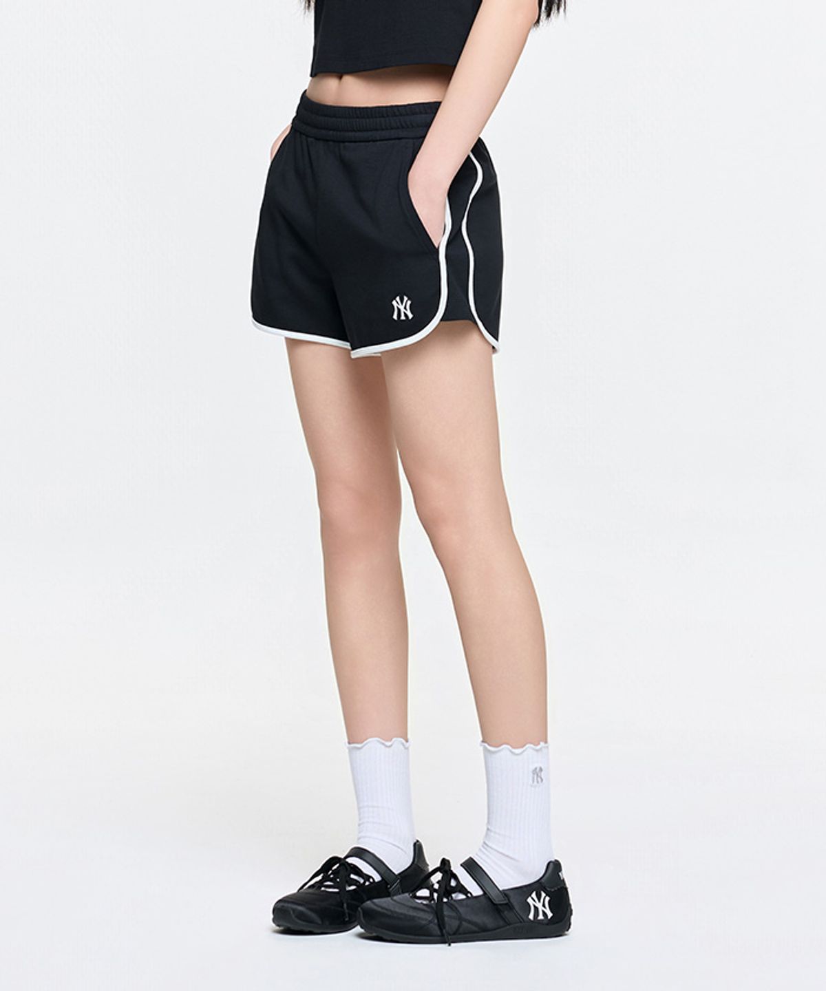 엠엘비(MLB) 여성 베이직 스몰로고 러닝 돌핀 팬츠 NY (Black)