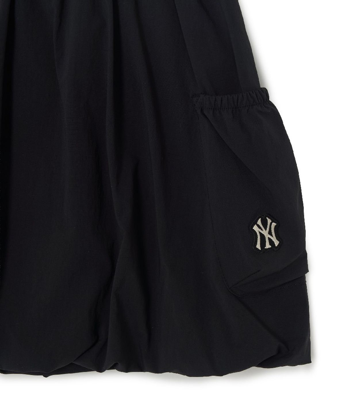 엠엘비(MLB) 여성 경량 코튼터치 벌룬 카고 미니스커트 NY (Black)
