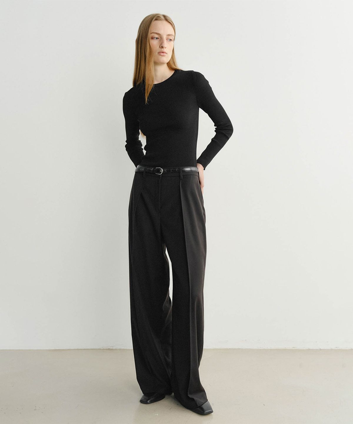 이아(EAAH) DEVIN TUCK PANTS (BLACK)