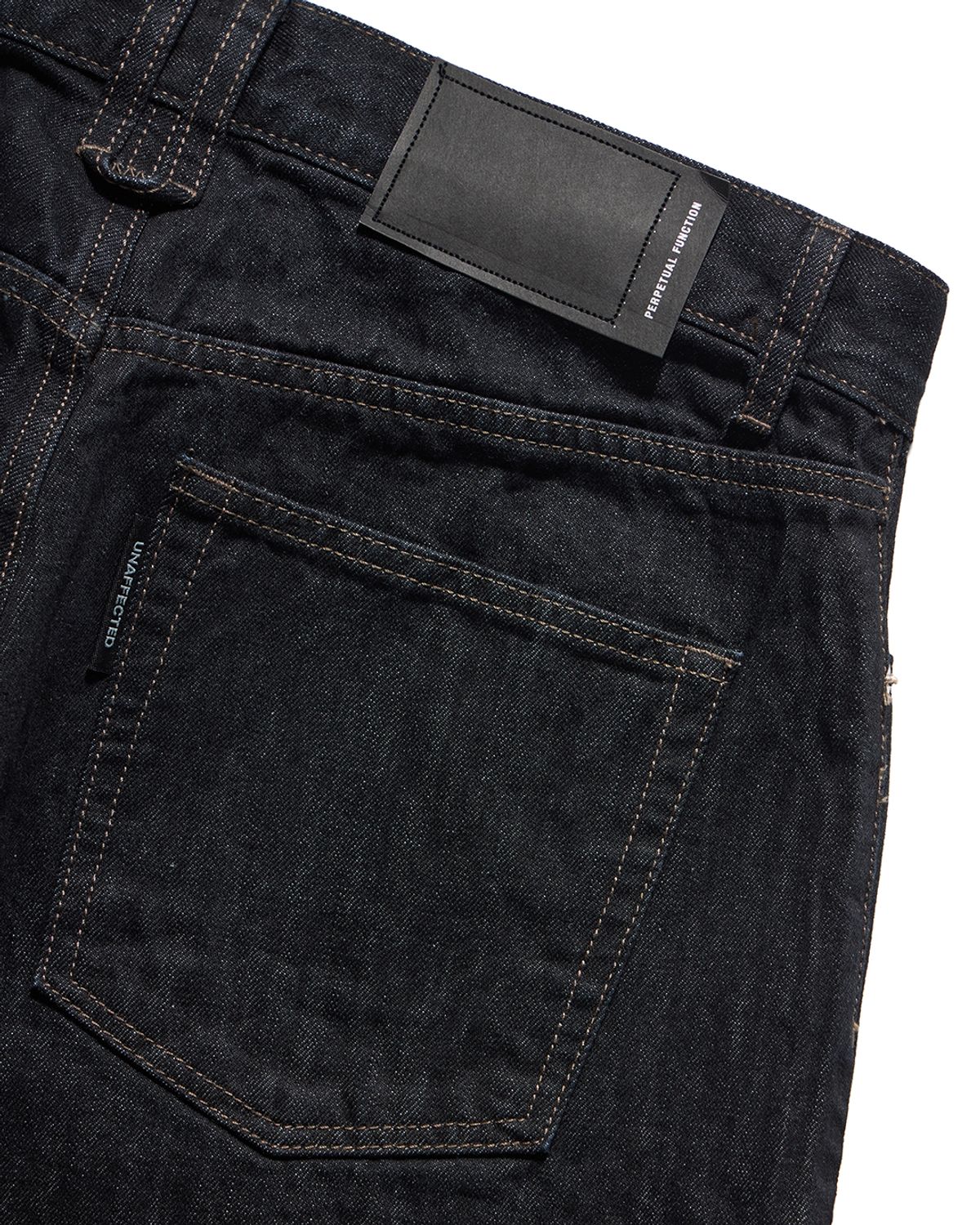 언어펙티드 에센셜(UNAFFECTED ESSENTIAL) RELAX CURVED DENIM / INDIGO