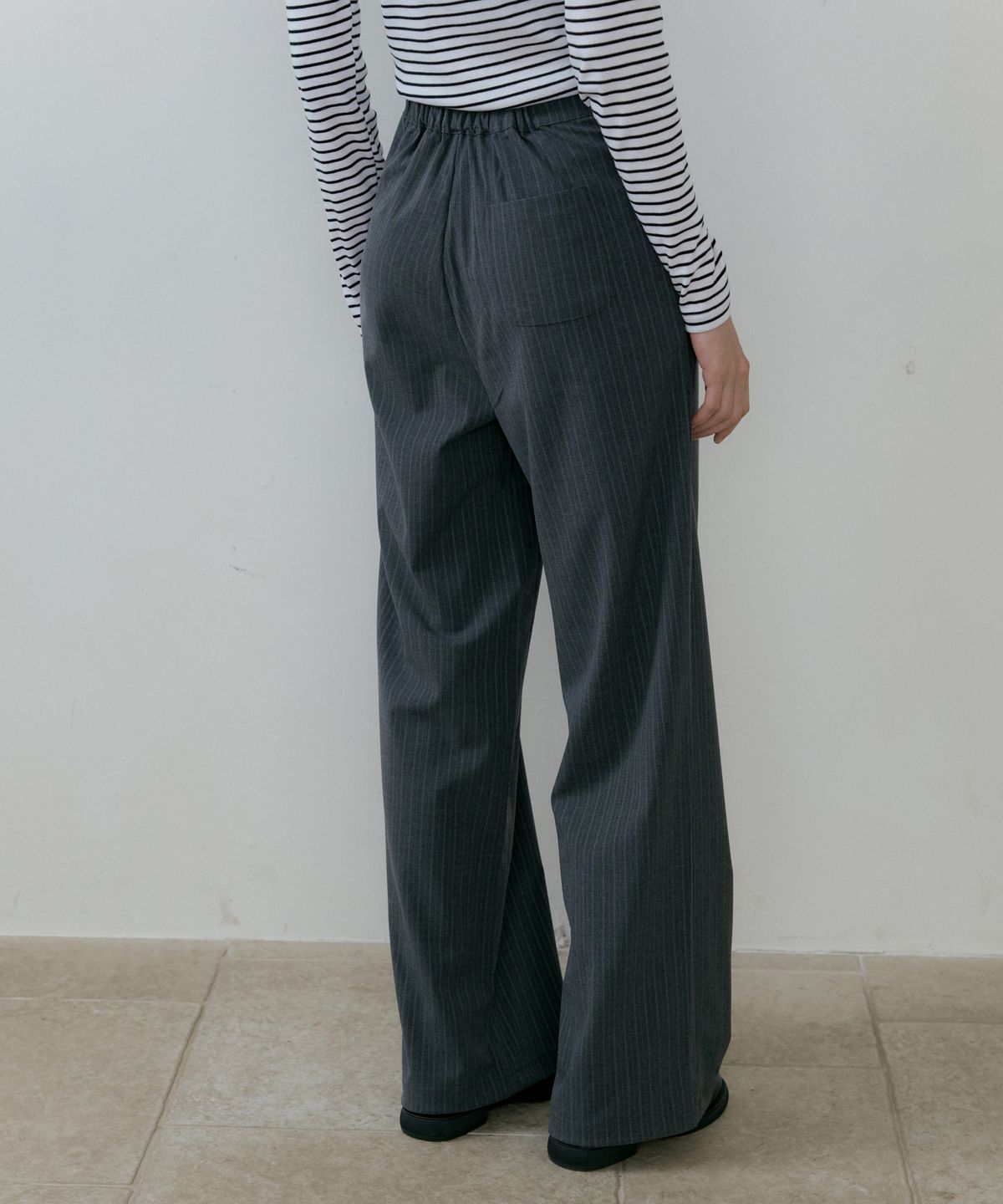리올그(REORG) BATD STRIPE SLACKS GREY