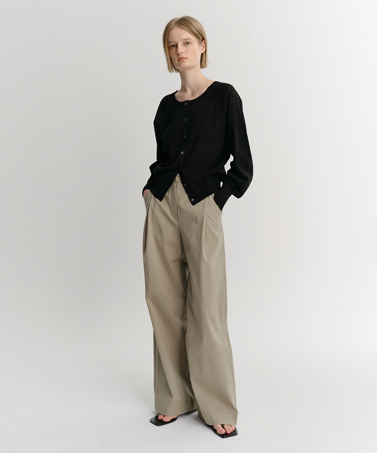 이아(EAAH) SIDE TUCK PANTS (TAUPE)