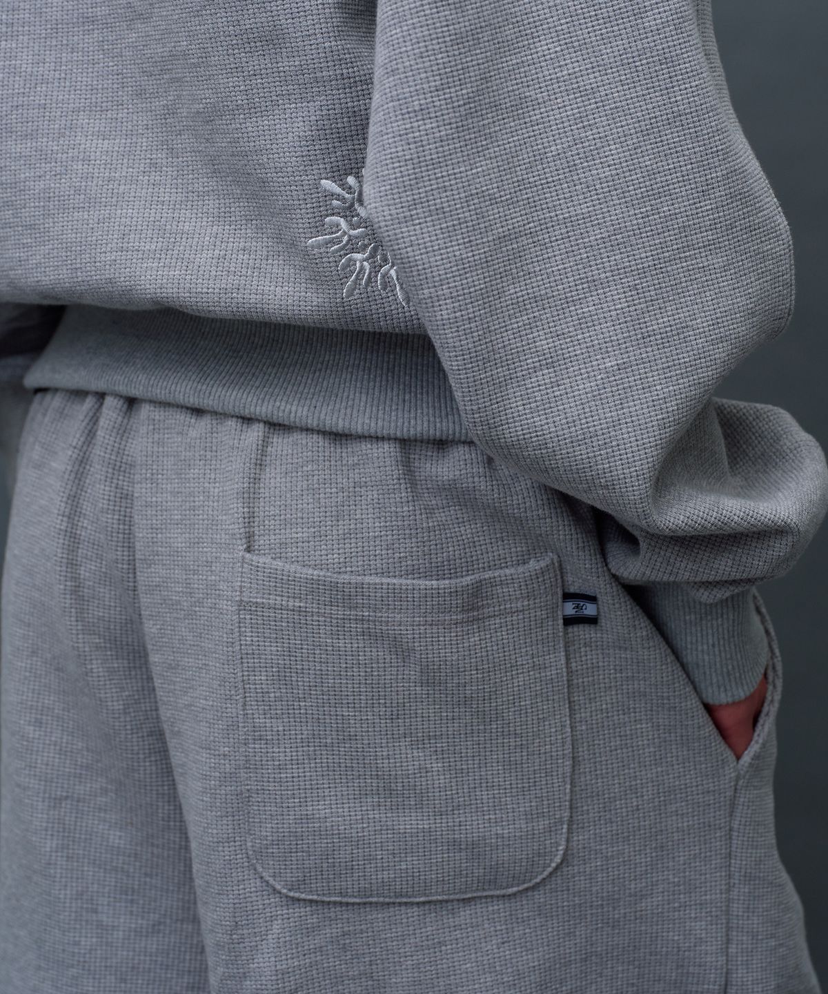 미나수(MENASOO) Waffle Sweat Training Bermuda Pants