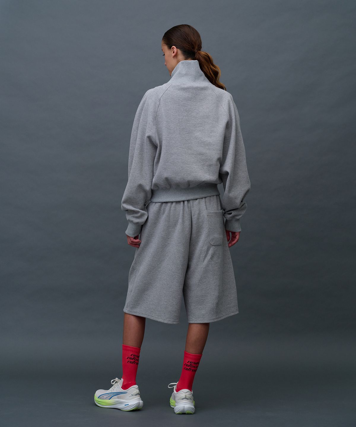 미나수(MENASOO) Snap Waffle Sweatshirt