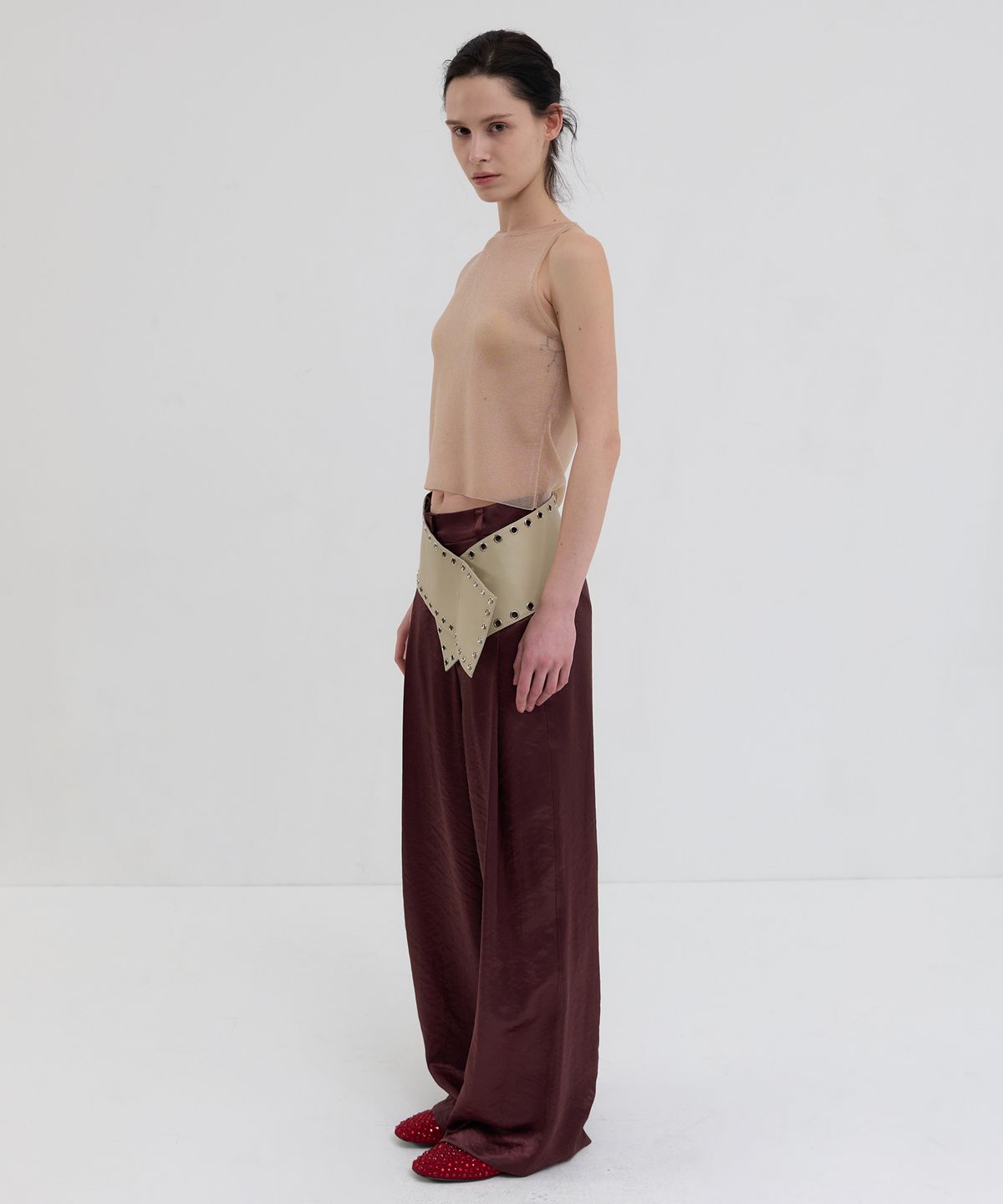 오버듀플레어(OVERDUEFLAIR) SHEER GLOSSY HALTER KNIT TOP_NUDE BEIGE