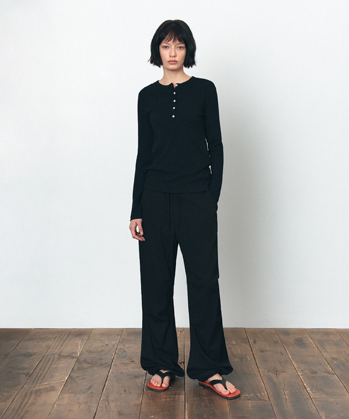시야쥬(SIYAZU) SIPT7184 실키 파라슈트 팬츠_Black