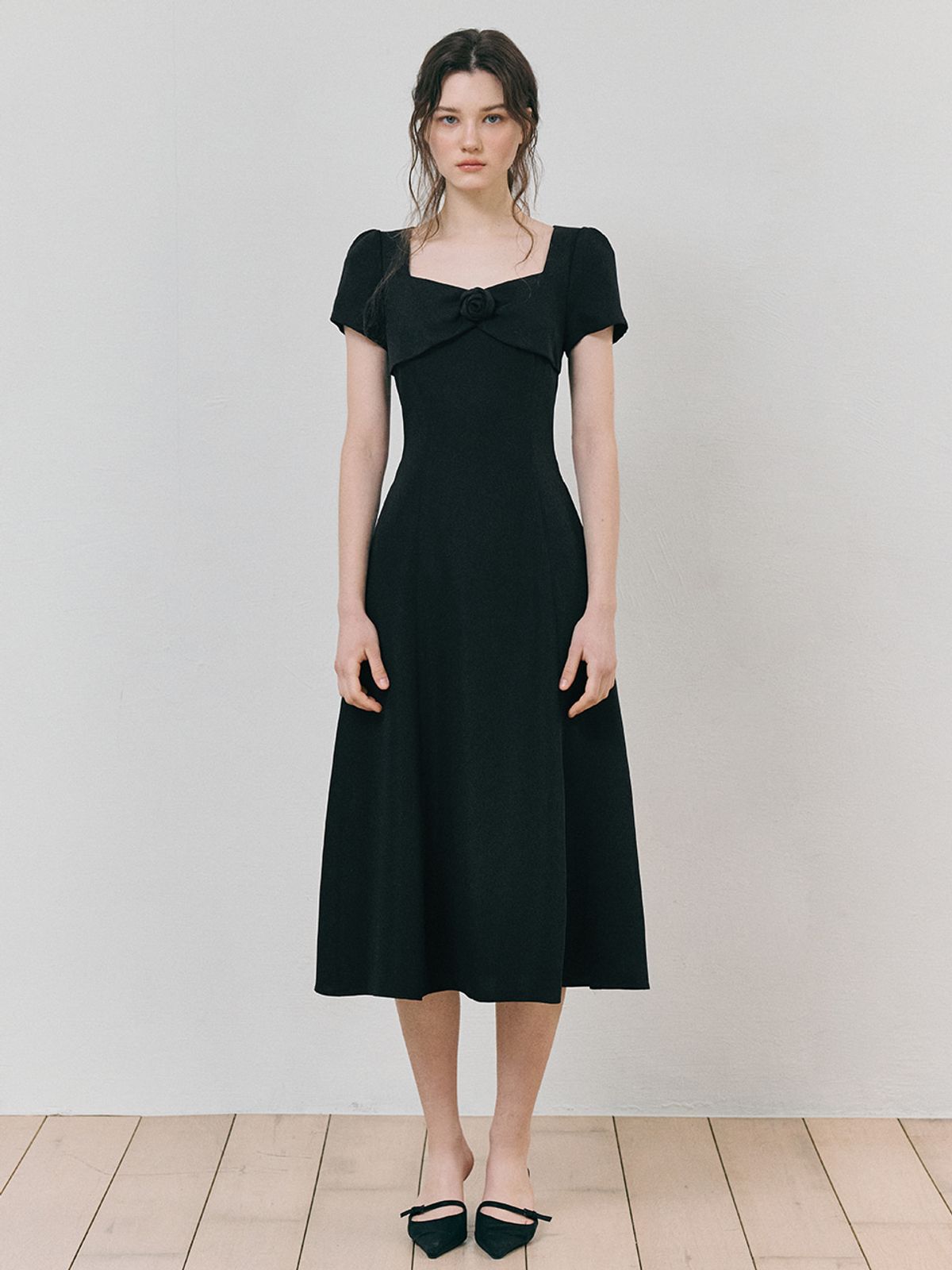 에트몽(ETMON) Heart Neck Ribbon Dress, Black