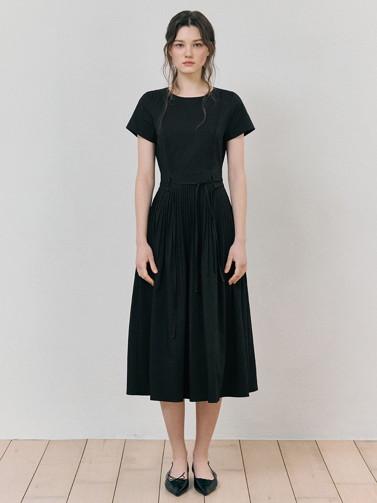 에트몽(ETMON) Pintuck Pleats Strap Dress, Black