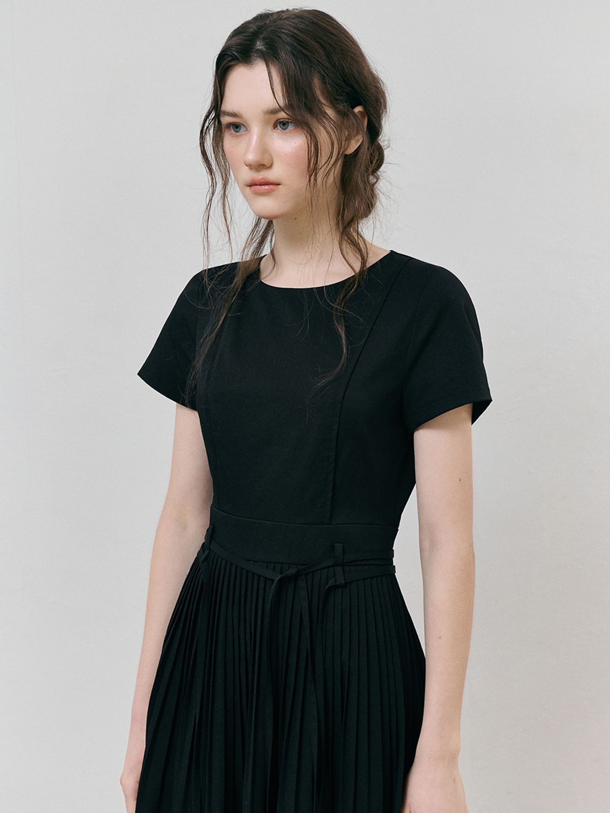 에트몽(ETMON) Pintuck Pleats Strap Dress, Black